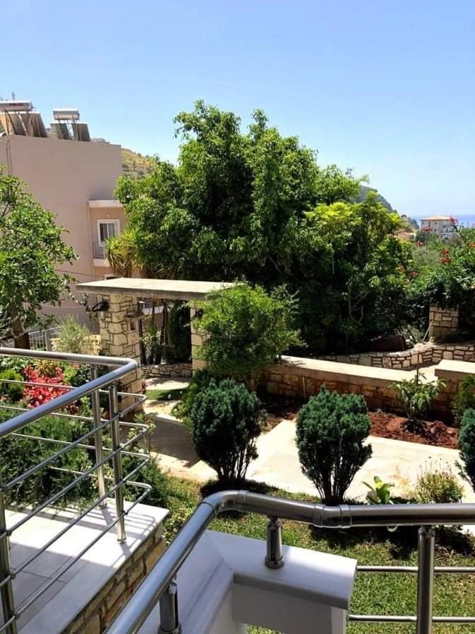 Spyridoula'S Guest House Himare Exterior foto